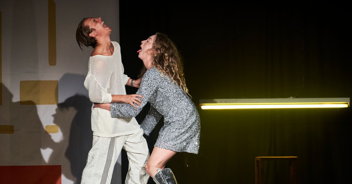 Housewarming — Kes Bakker, Anna de Graeve, Toon Acke